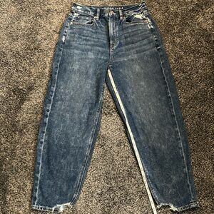 American Eagle relaxed mom jeans size 4